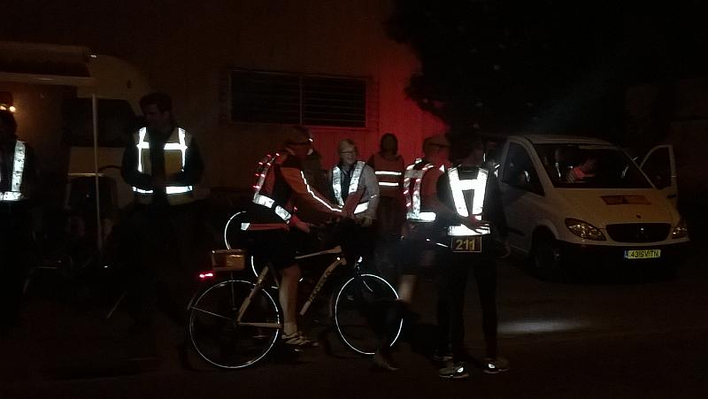Wachten op de eerste teamwissel in Compiègne. Foto: John-Pierre Cornelissen