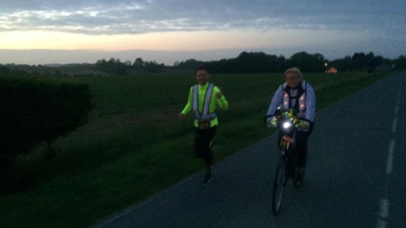 Rosemarie en Edwin in een nachtetappe. Foto: Xander Sas