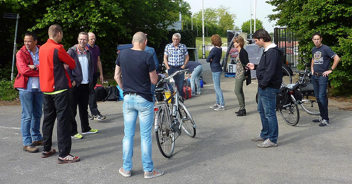 Roparun vertrek bij Climax Ede, het voelt als een schoolreisje