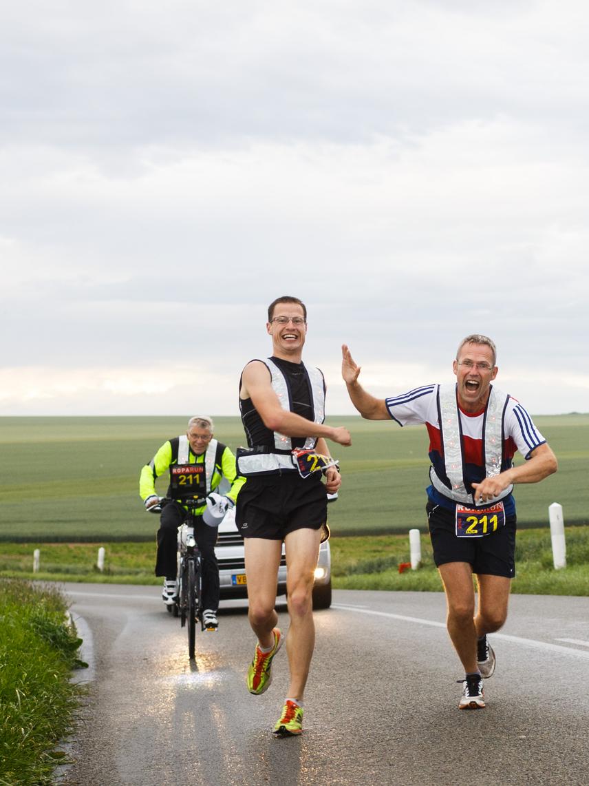 Ben van Oeveren, Erik Offereins, Johan van der Veen tijdens de Roparun 2014